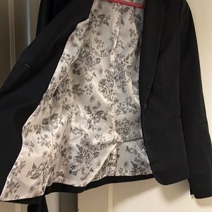 H&M blazer Sz 2 black with flower pattern lining